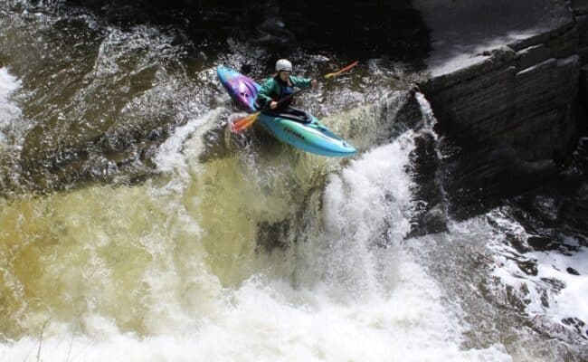 kayaker-on-river-ledge