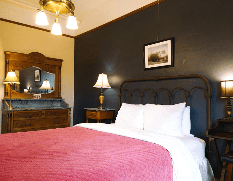 historic-hotel-room