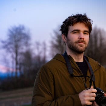 Joshua Rainbolt profile picture in front of Mt Hood.