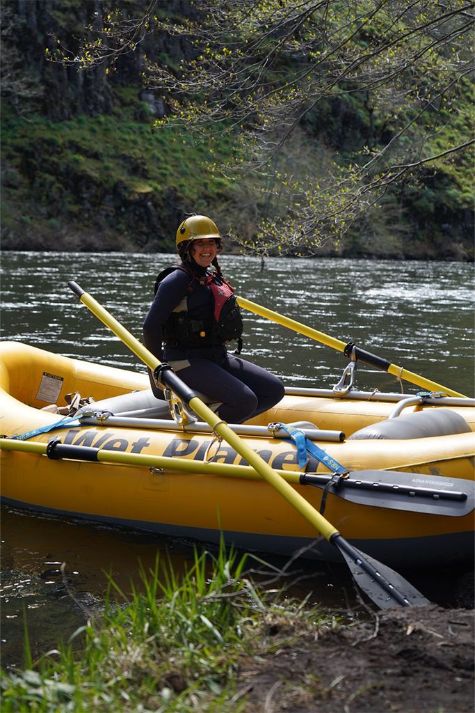 Rowing school student getting ready to take the oars on the Klickitat river. 