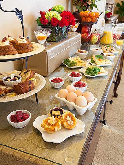 Oak Street Hotel offers farm to table breakfast buffet with eggs, fruit, and breads. Wet Planet Whitewater in Washington, Idaho, Oregon
