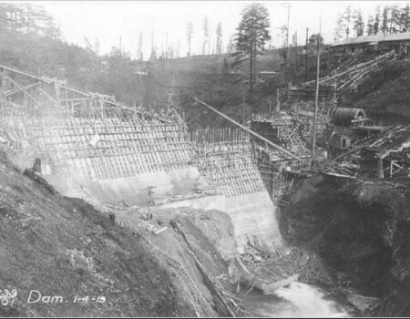 Black and white photo of the construction of Condit dam