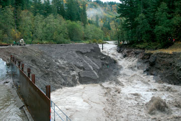 Marmot Dam removal, Sandy River breaks through coffer dam