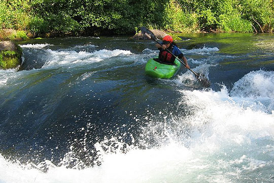 Rattlesnake Rapid: White Salmon River Fest and Symposium kayak competition location