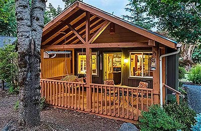 Outdoor view of Carson Ridge Luxury Cabin. Wet Planet Whitewater in Washington, Idaho, Oregon