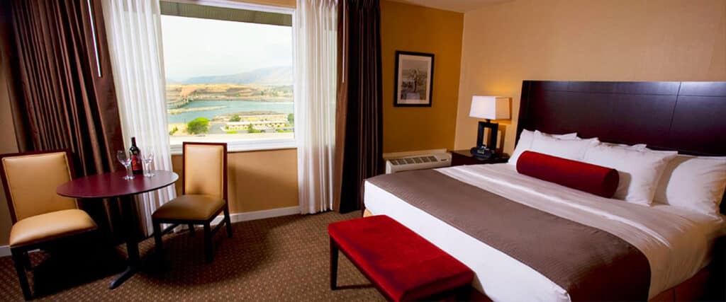 Celilo Inn bedroom with modern furniture. Wet Planet Whitewater in Washington, Idaho, Oregon