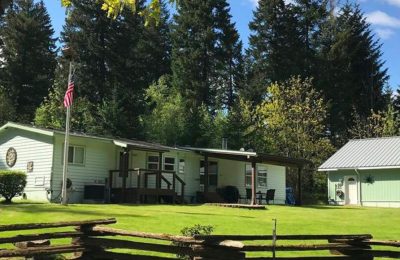Front view of White Salmon River house with green lawn. Wet Planet Whitewater in Washington, Idaho, Oregon